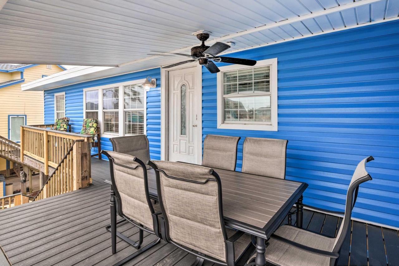 Surfside Beach Gem With Deck - 1 Block To Shore! Freeport Kültér fotó
