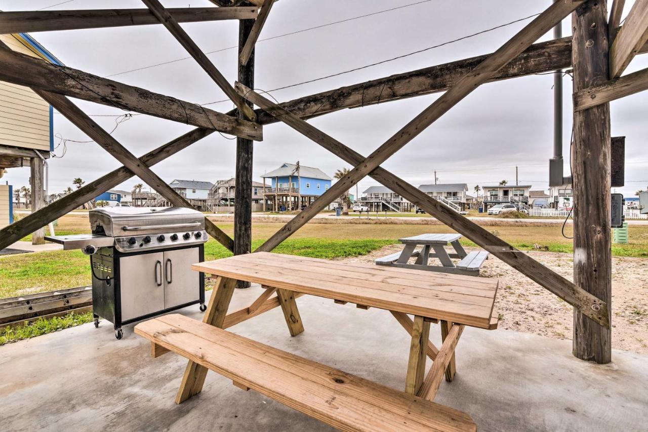 Surfside Beach Gem With Deck - 1 Block To Shore! Freeport Kültér fotó